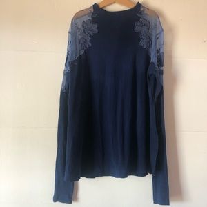 Free People Daniella lace shoulder a-line side slits long sleeve crew ne…